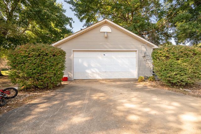 34 Morris Rd, Leoma, TN 38468