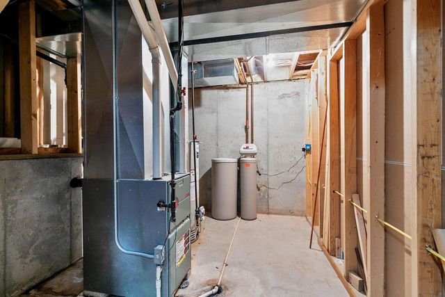 1001 COUNTY ROAD V, Fond Du Lac, WI 54935