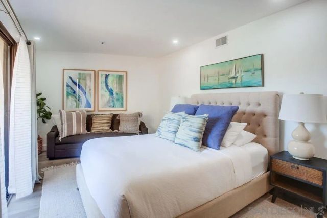 5726 La Jolla Blvd 201, La Jolla, CA 92037