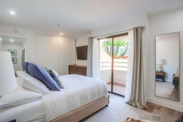 5726 La Jolla Blvd 201, La Jolla, CA 92037