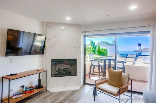 5726 La Jolla Blvd 201, La Jolla, CA 92037