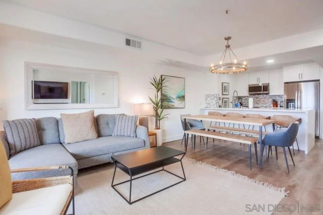 5726 La Jolla Blvd 201, La Jolla, CA 92037