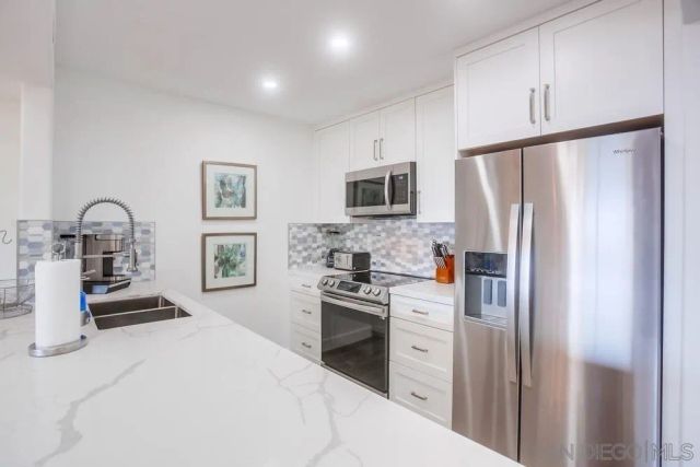 5726 La Jolla Blvd 201, La Jolla, CA 92037