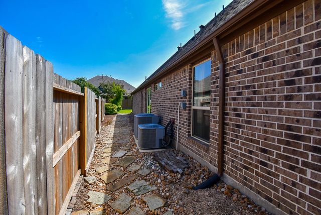 9102 Pine Place Court, Cypress, TX 77433