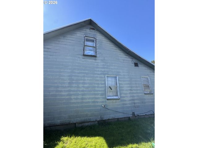 210 6th St, Amity, OR 97101