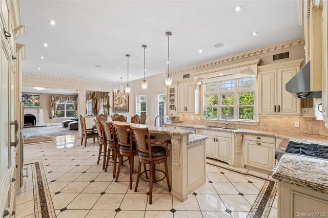 3 Valentine Farm Court, Old Brookville, NY 11545