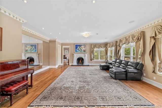 3 Valentine Farm Court, Old Brookville, NY 11545