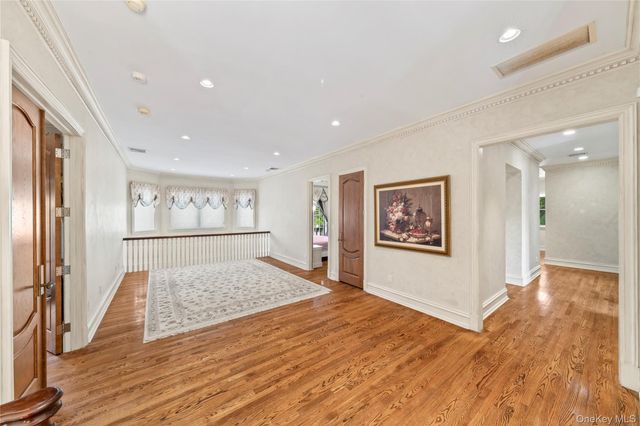 3 Valentine Farm Court, Old Brookville, NY 11545