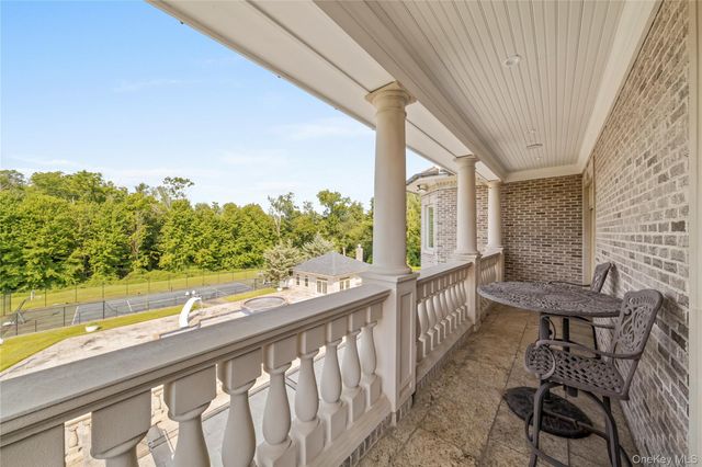3 Valentine Farm Court, Old Brookville, NY 11545