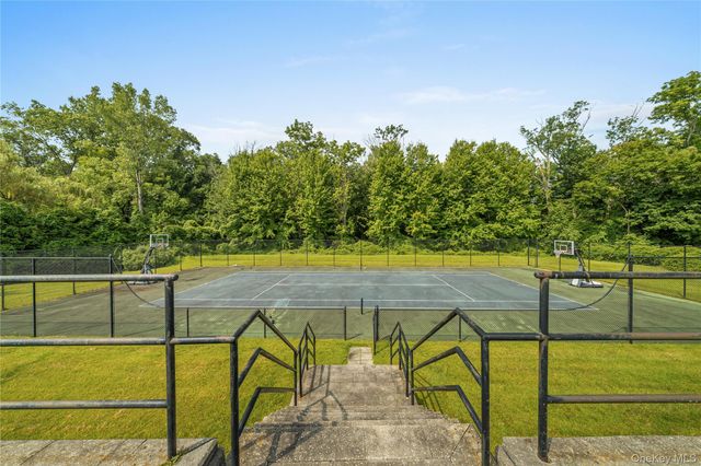 3 Valentine Farm Court, Old Brookville, NY 11545