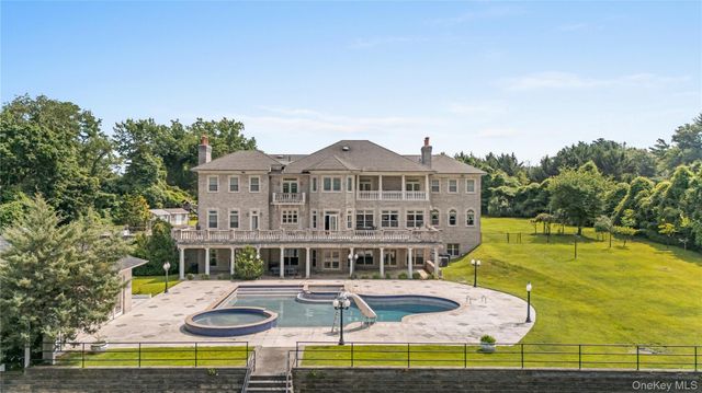 3 Valentine Farm Court, Old Brookville, NY 11545