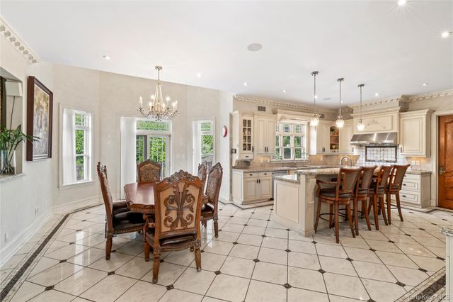 3 Valentine Farm Court, Old Brookville, NY 11545