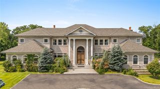 3 Valentine Farm Court, Old Brookville, NY 11545