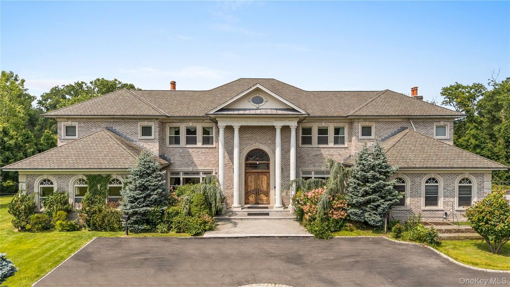 3 Valentine Farm Court, Old Brookville, NY 11545