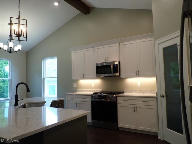 7077 Village Way Drive, Garrettsville, OH 44231