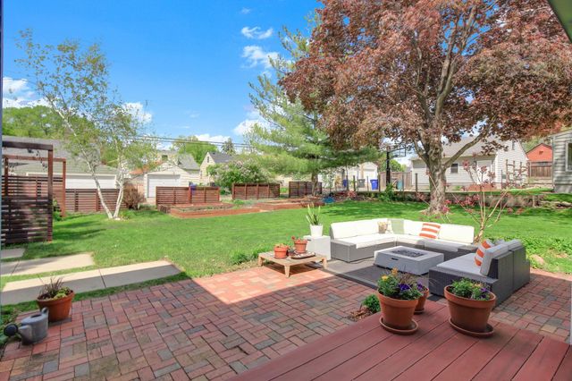 2199 Pinehurst Avenue, Saint Paul, MN 55116