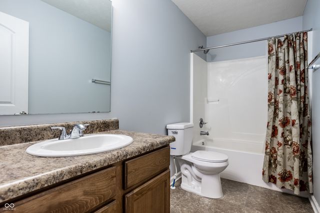 12435 Schoolhouse Road, Fishers, IN 46037