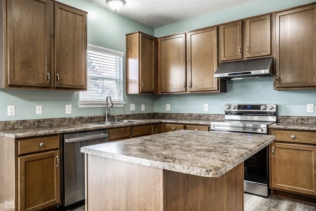 12435 Schoolhouse Road, Fishers, IN 46037