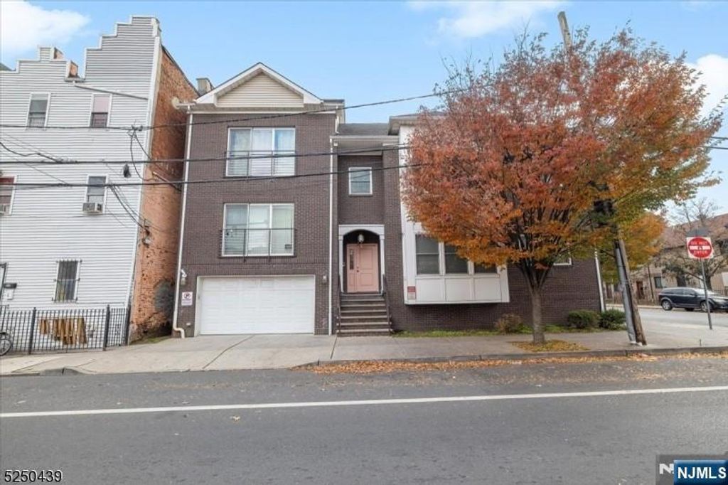 54-56 Oriental 2, Newark, NJ 07104