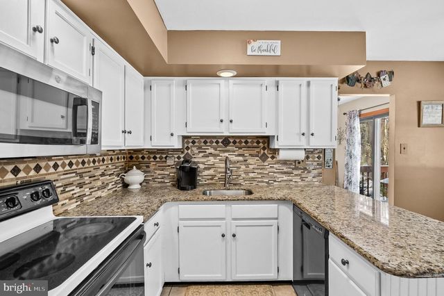 405 NEW RD, Southampton, NJ 08088