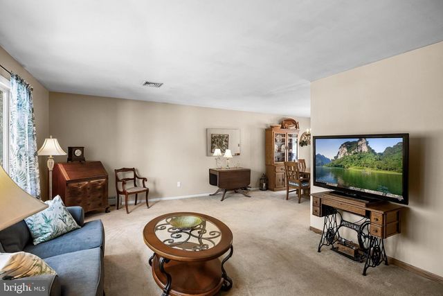 405 NEW RD, Southampton, NJ 08088