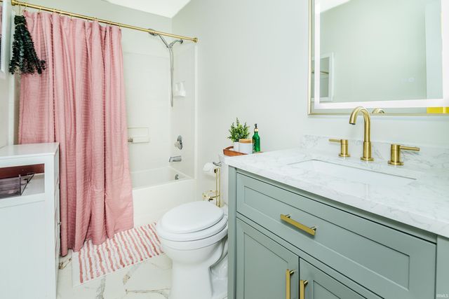3801 W Woodmere Court, Bloomington, IN 47403