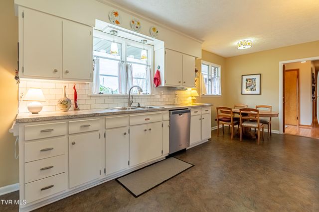 196 Northeast Crestview Drive, Abingdon, VA 24210