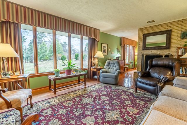 196 Northeast Crestview Drive, Abingdon, VA 24210