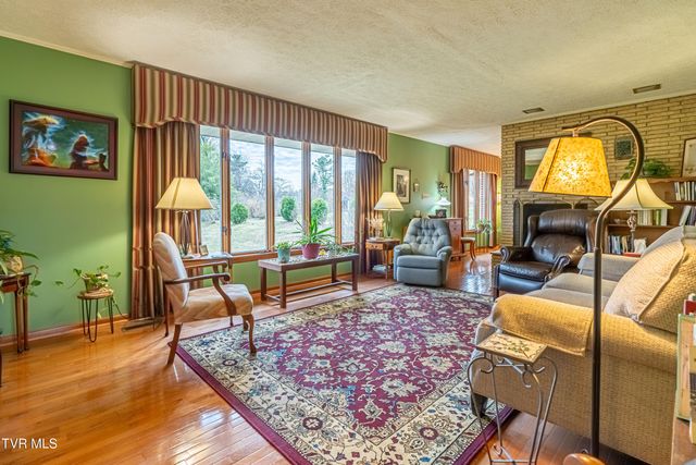 196 Northeast Crestview Drive, Abingdon, VA 24210