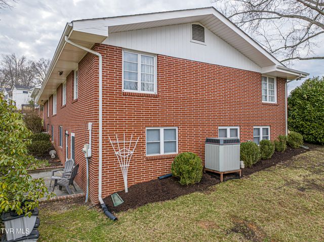 196 Northeast Crestview Drive, Abingdon, VA 24210