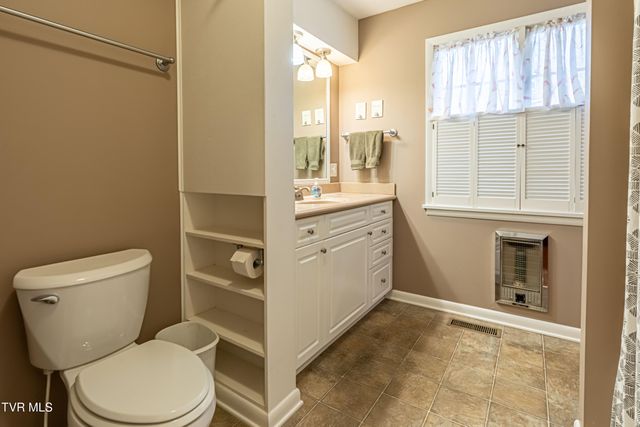 196 Northeast Crestview Drive, Abingdon, VA 24210