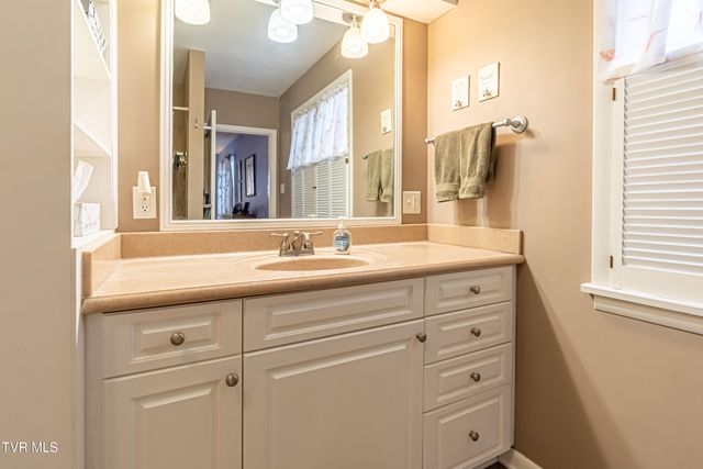 196 Northeast Crestview Drive, Abingdon, VA 24210