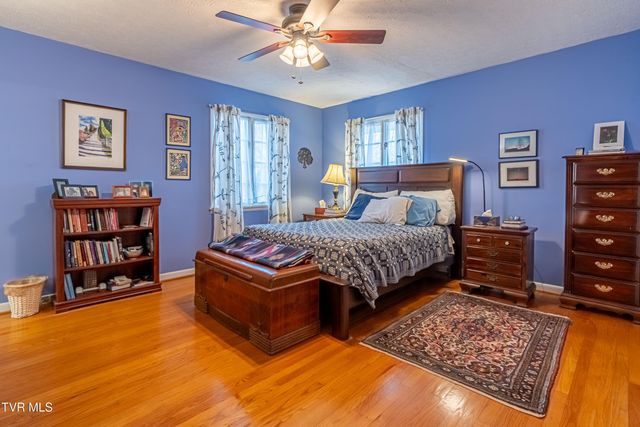 196 Northeast Crestview Drive, Abingdon, VA 24210