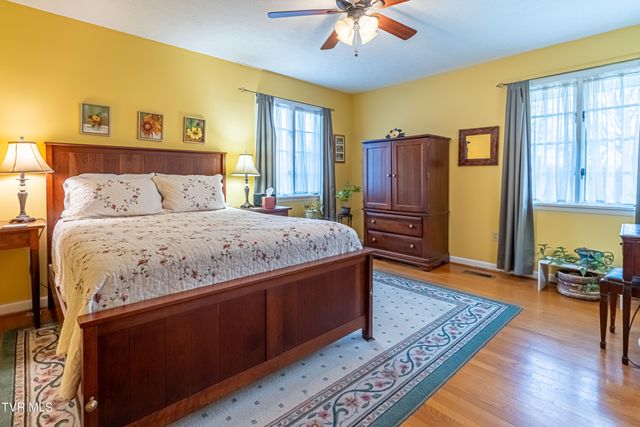 196 Northeast Crestview Drive, Abingdon, VA 24210