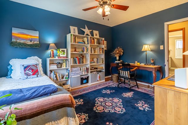 196 Northeast Crestview Drive, Abingdon, VA 24210