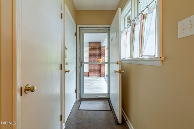 196 Northeast Crestview Drive, Abingdon, VA 24210