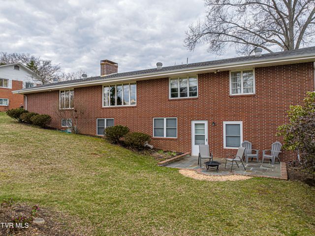 196 Northeast Crestview Drive, Abingdon, VA 24210