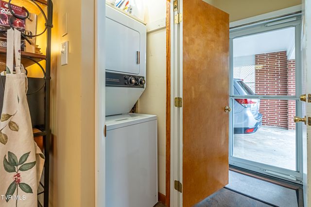 196 Northeast Crestview Drive, Abingdon, VA 24210