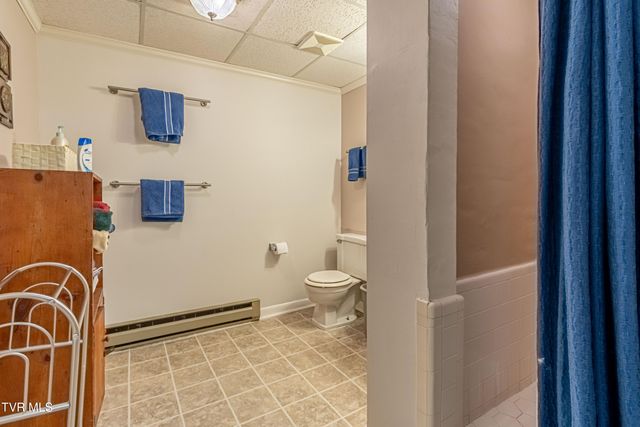 196 Northeast Crestview Drive, Abingdon, VA 24210