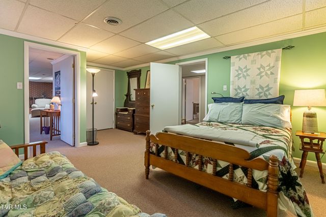 196 Northeast Crestview Drive, Abingdon, VA 24210