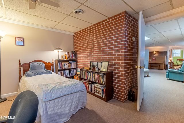 196 Northeast Crestview Drive, Abingdon, VA 24210