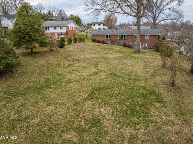 196 Northeast Crestview Drive, Abingdon, VA 24210