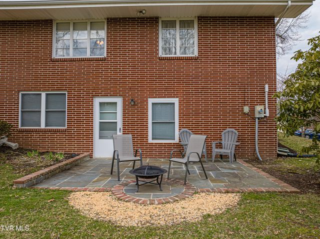 196 Northeast Crestview Drive, Abingdon, VA 24210