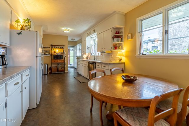 196 Northeast Crestview Drive, Abingdon, VA 24210