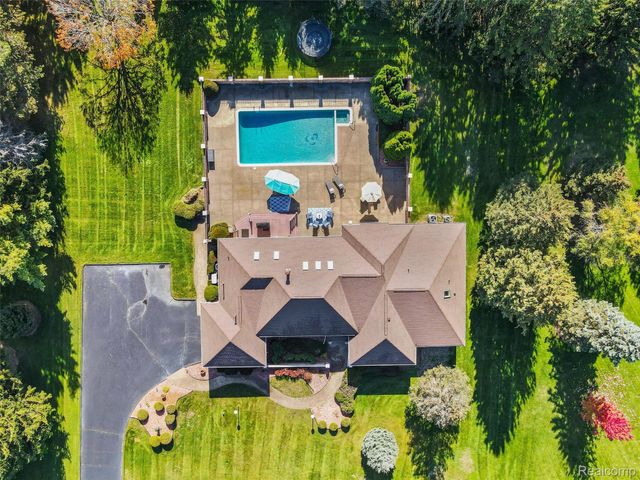 4227 Newcastle Drive, Orion Charter Township, MI 48348
