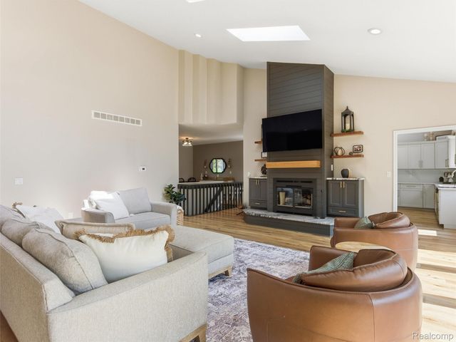 4227 Newcastle Drive, Orion Charter Township, MI 48348