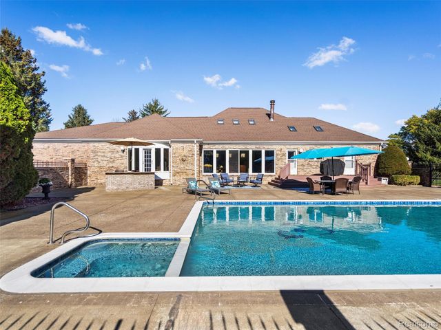 4227 Newcastle Drive, Orion Charter Township, MI 48348