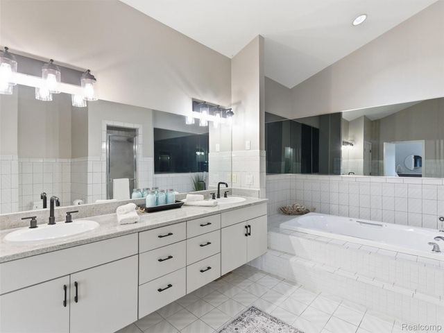 4227 Newcastle Drive, Orion Charter Township, MI 48348