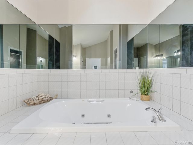 4227 Newcastle Drive, Orion Charter Township, MI 48348