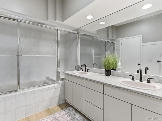 4227 Newcastle Drive, Orion Charter Township, MI 48348